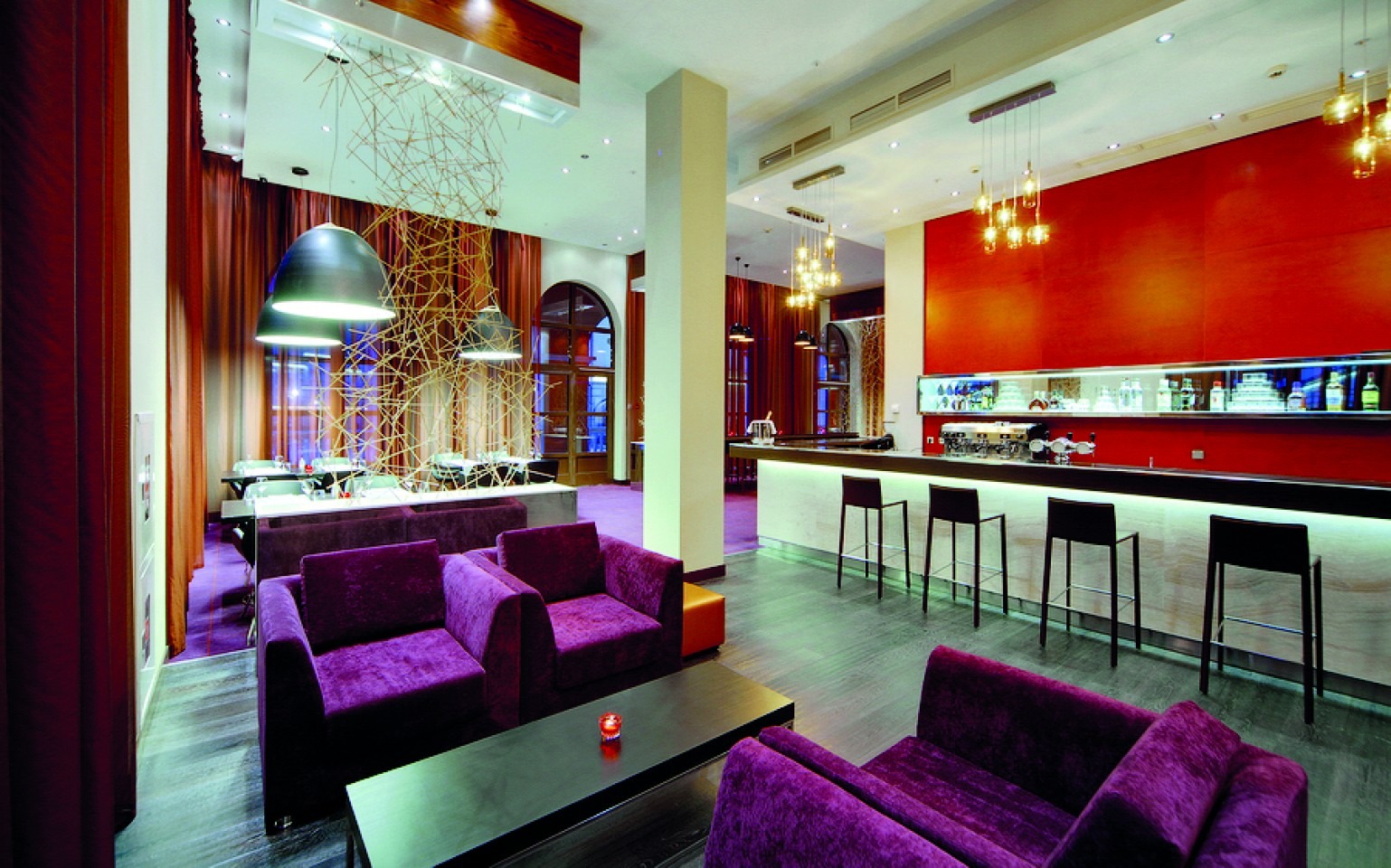 Fenzuraviqo's refined restaurant